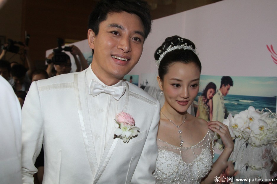 李小璐贾乃亮幸福大婚照[11]