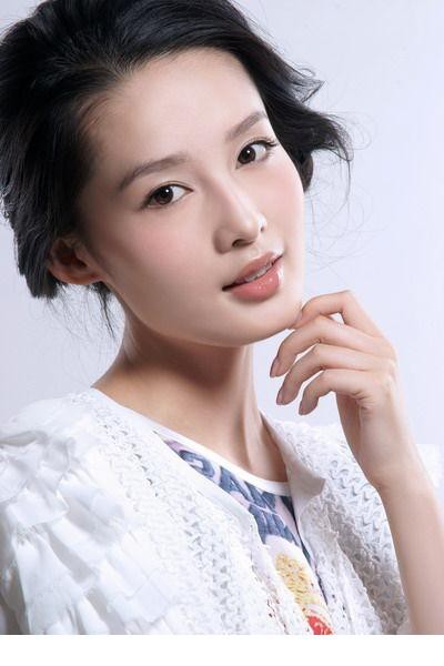 李沁水嫩气质迷人写真 白皙肌肤惹人眼[10]