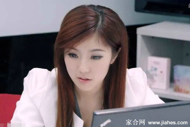 《女人公敌》赵奕欢变职场俏佳人剧照[4]