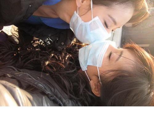 杨幂刘诗诗亲密照曝光 当众大尺度豪放热吻[12]