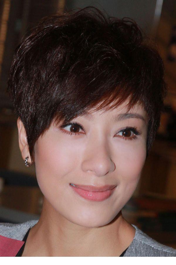 杨怡最新短发造型高清图片 精致淑女妆容气质迷人[11]