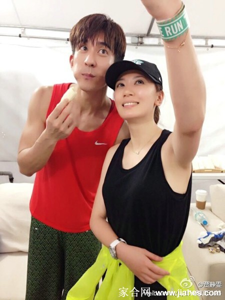 气质女贾静雯与亲朋好友们的合照[2]