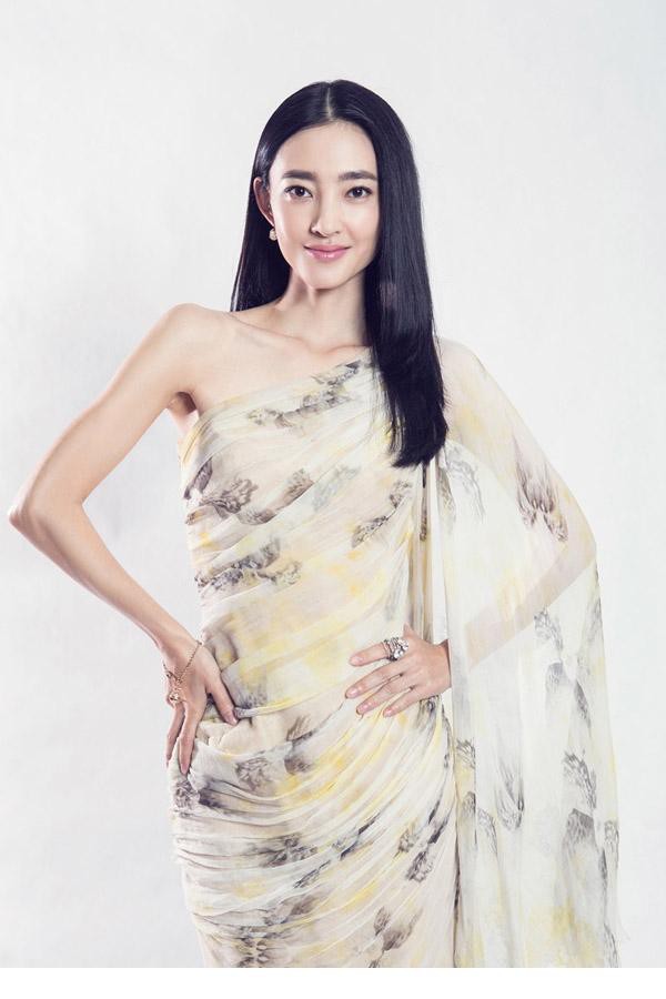 王丽坤清新淡雅写真 女神性感半露香肩[3]