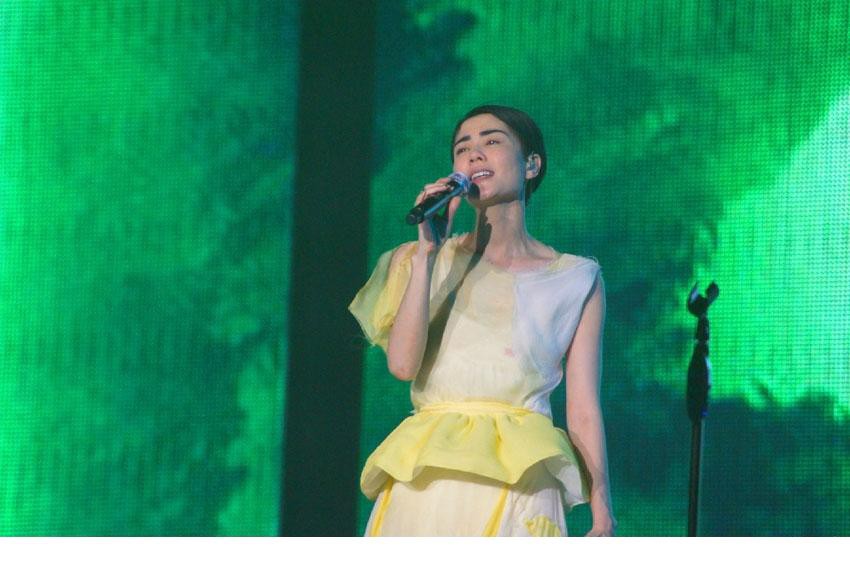 王菲2012郑州演唱会现场高清美图[13]
