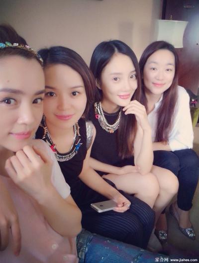 生活中的李小璐和她朋友合照