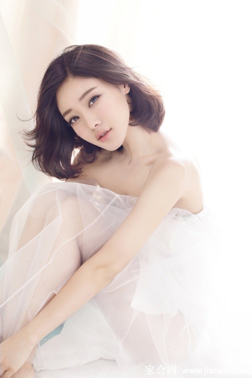 短发女神邓家佳时尚气质写真[5]