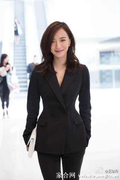 短发气质女王王珞丹时尚街拍照[11]