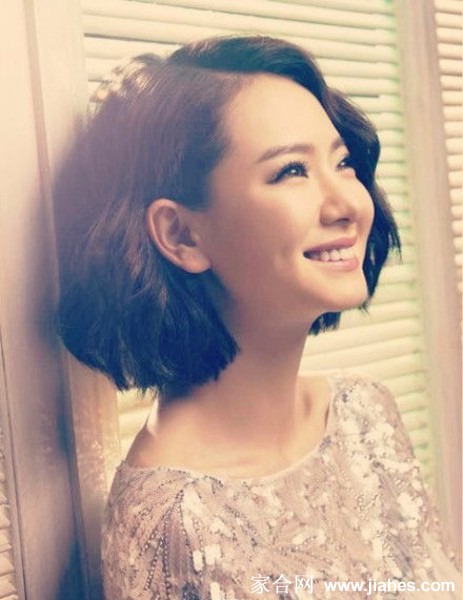 短发美女戚薇私房生活照[2]