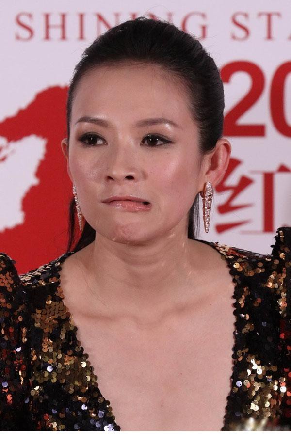 章子怡深V尴尬胸前无货 搞怪表情萌死人[7]