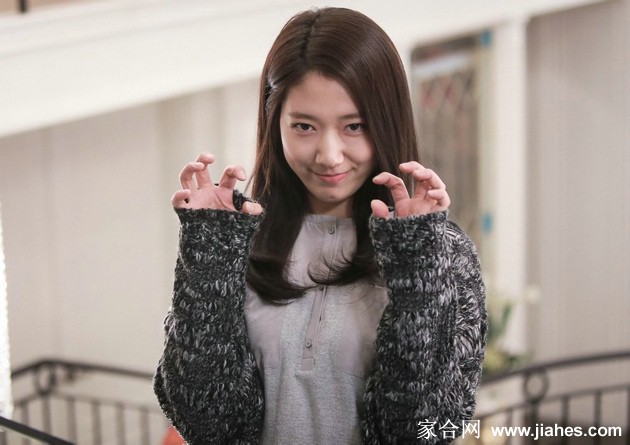 《继承者们》女主角朴信惠清纯剧照[11]