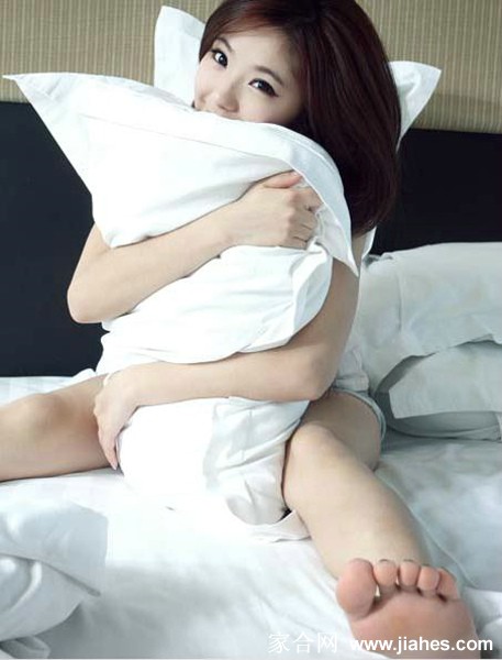 美女赵奕欢清晨懒猫写真照（组图）[10]
