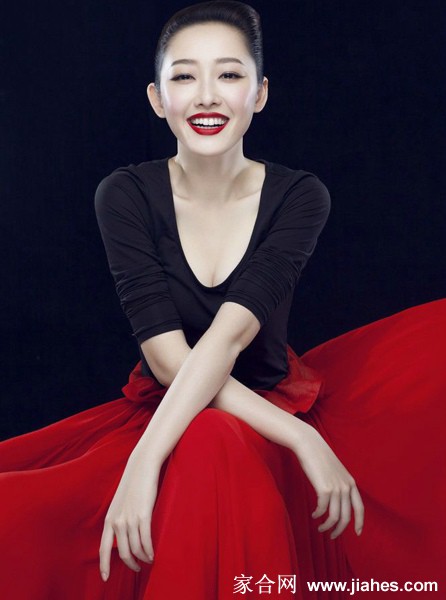 蒋梦婕红唇写真照显妖娆[4]