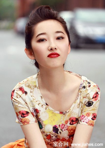 蒋梦婕红唇写真照显妖娆[9]