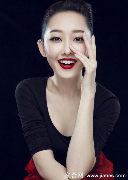 蒋梦婕红唇写真照显妖娆[10]