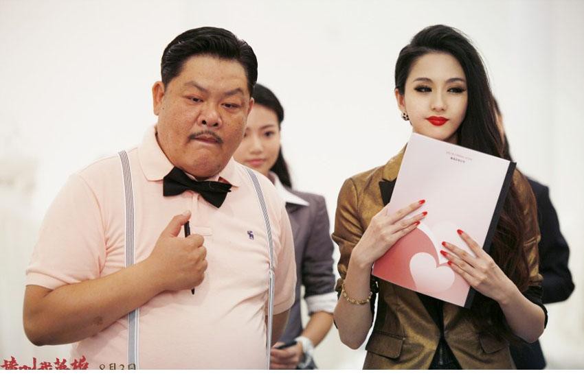 蓝燕新电影《请叫我英雄》剧照化身麻辣女教师[6]