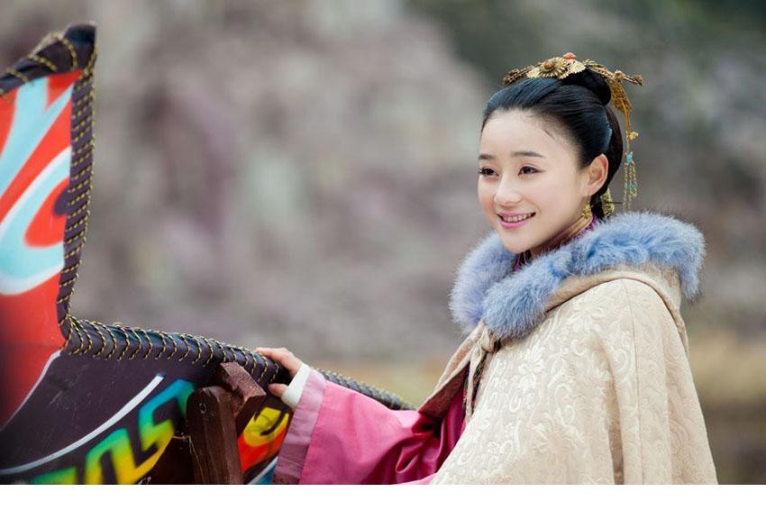 袁姗姗《美人无泪》百变剧照曝光 端庄大气不失温婉可人[3]