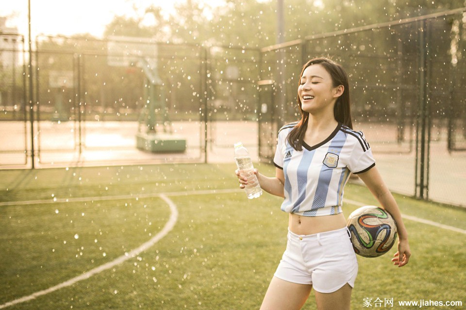袁姗姗化身足球宝贝妖娆身材[11]