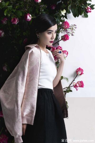 袁姗姗变玫瑰美人 烈焰红唇尽显魅惑