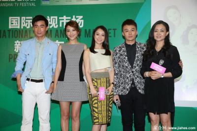 袁姗姗天使的城宣传照时尚美搭