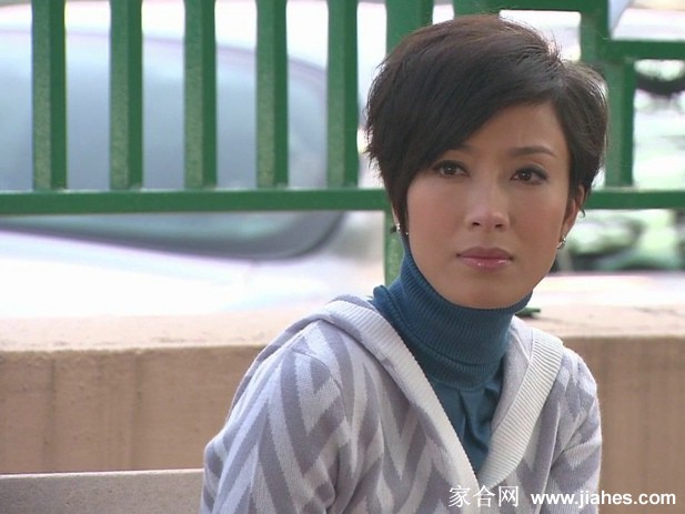 《鱼跃在花见》中杨怡短发剧照[13]