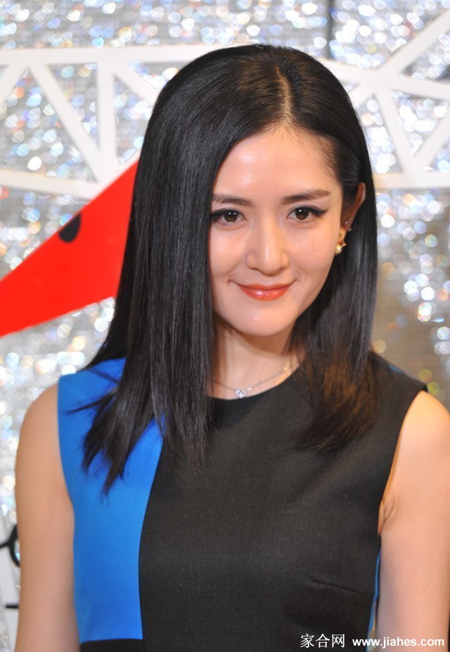 谢娜精致妆容亮相 与辣妈钟丽缇拼酒[4]