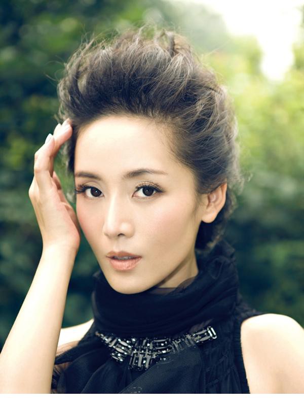 车永莉最新秋季户外写真 娇美冷艳优雅气质[4]