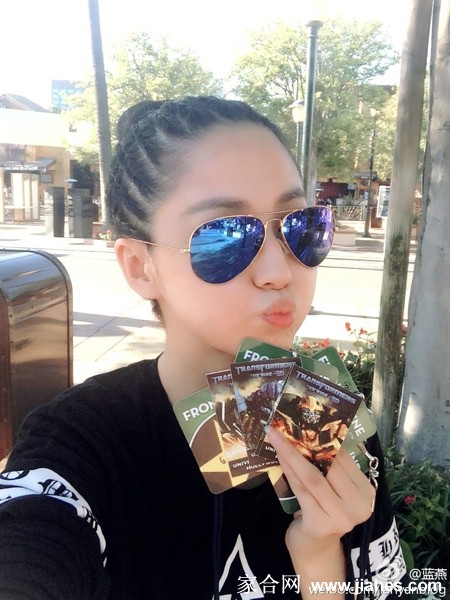 酷爱墨镜的气质美女蓝燕[12]