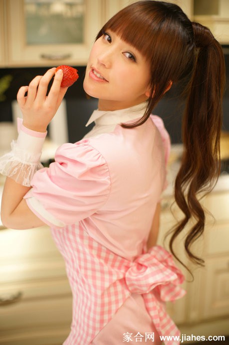 金莎演绎性感美厨娘[9]