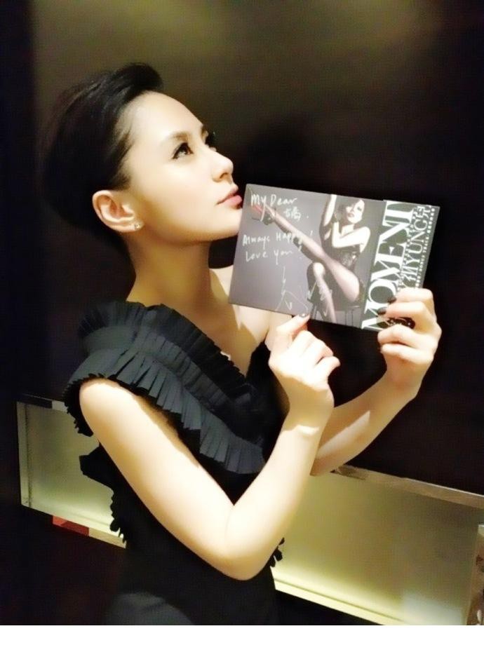 钟欣桐阿娇微博生活素颜秀 完美肌肤羡煞旁人[11]