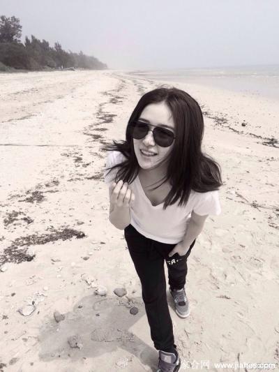 阚清子清闲假日海边写真