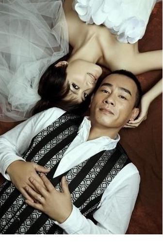 陈小春应采儿搞怪结婚照很潮很时尚[5]
