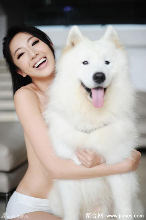 隋棠不惜穿上黑色胸围拍摄,大秀骄人身材美图[19]