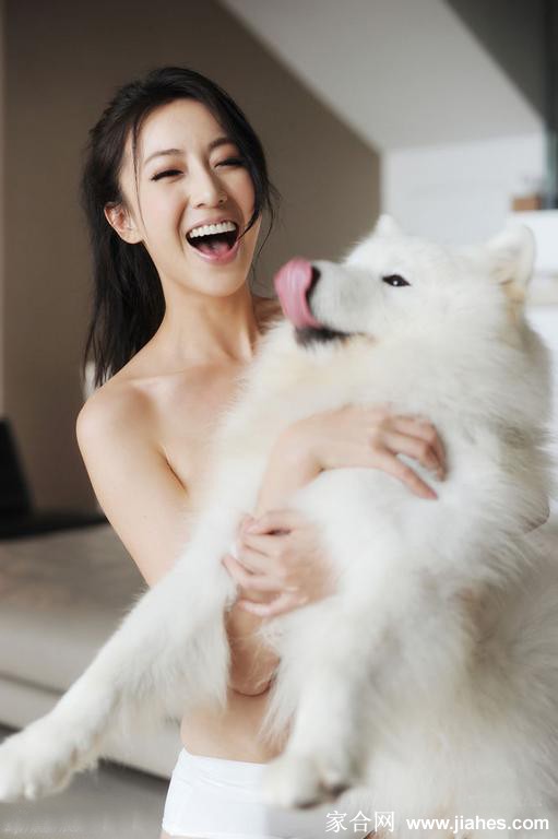 隋棠不惜穿上黑色胸围拍摄,大秀骄人身材美图[20]