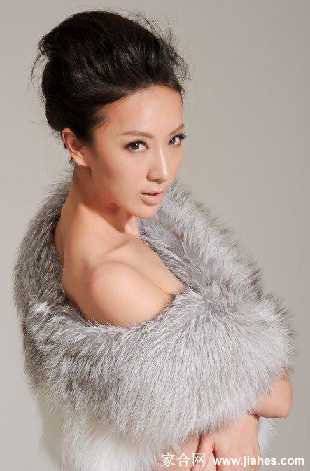 隋棠不惜穿上黑色胸围拍摄,大秀骄人身材美图[22]