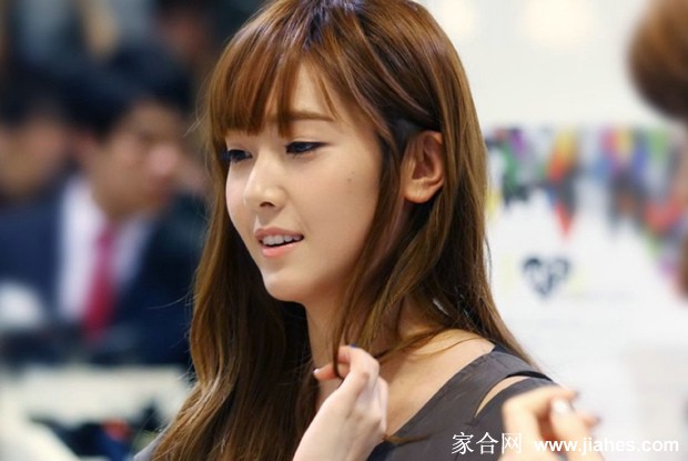 香车美女郑秀妍写真[3]