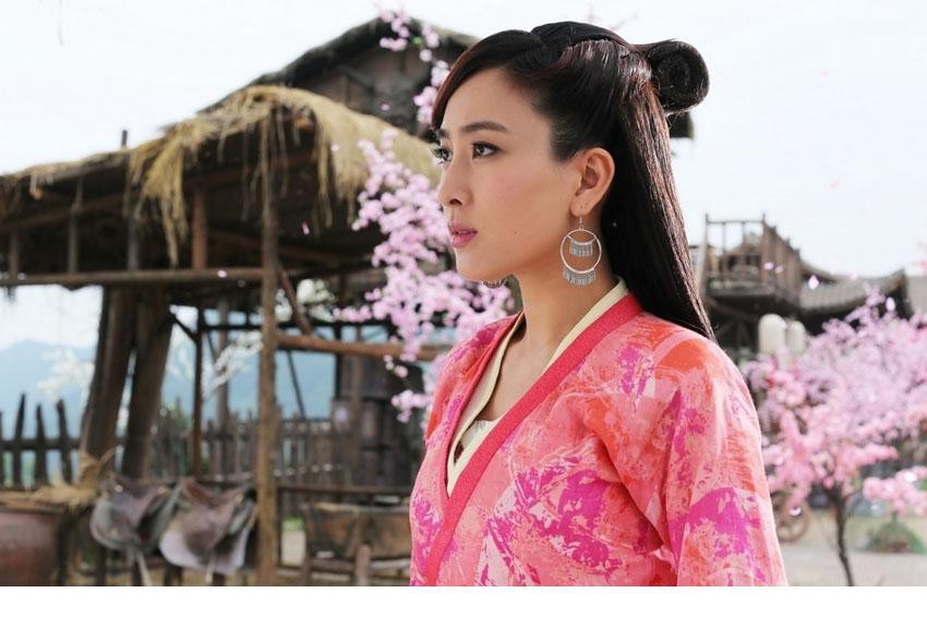 马苏《新白发魔女》最新剧照 与吴奇隆邂逅浪漫情缘[7]