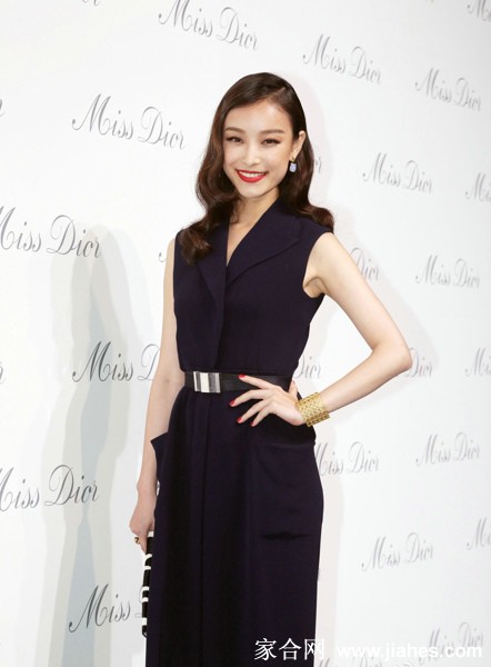 倪妮出席Miss Dior迪奥小姐 复古红唇妆超迷人[10]