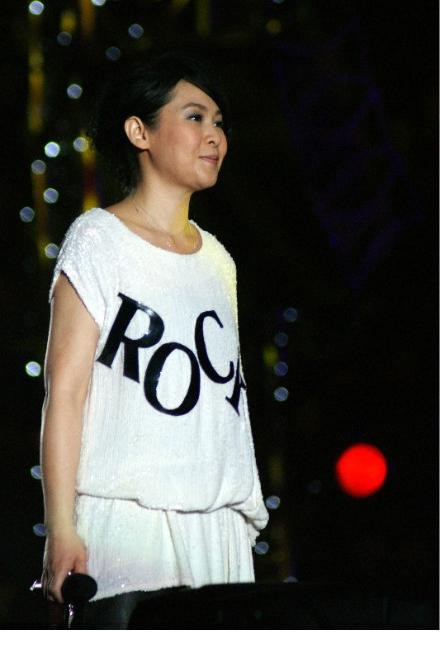 刘若英与老公钟小江婚后首次亮相略显发福[2]