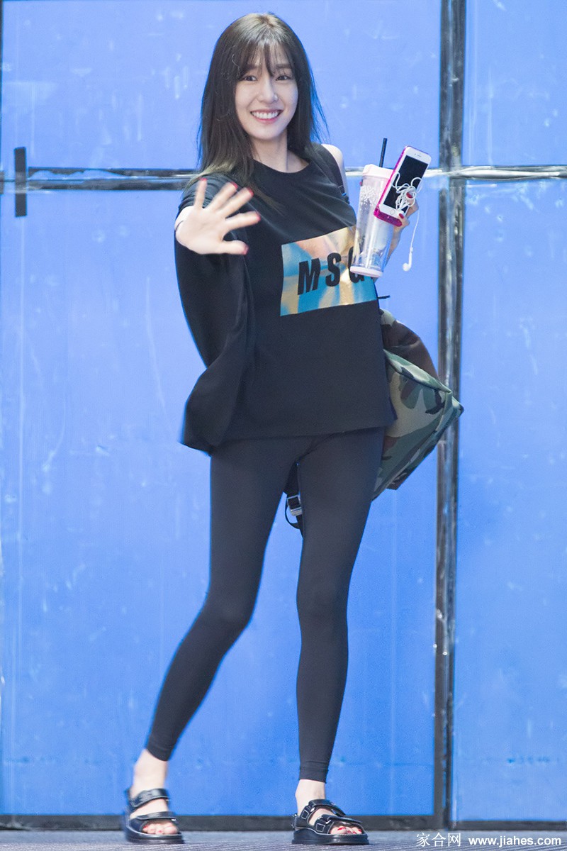 少女时代黄美英tiffany生活照,裸腿,高跟,长腿,黑丝,性感照,性感短裙[16]