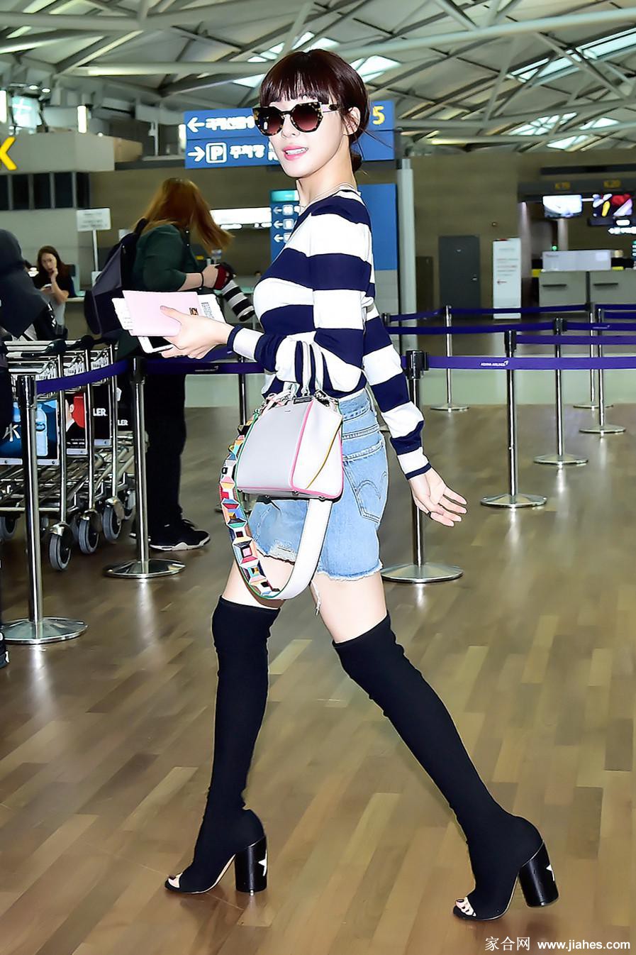 少女时代黄美英tiffany美腿,肉丝,大长腿,现场照,白丝袜,牛仔裤,素颜照,性感照[10]