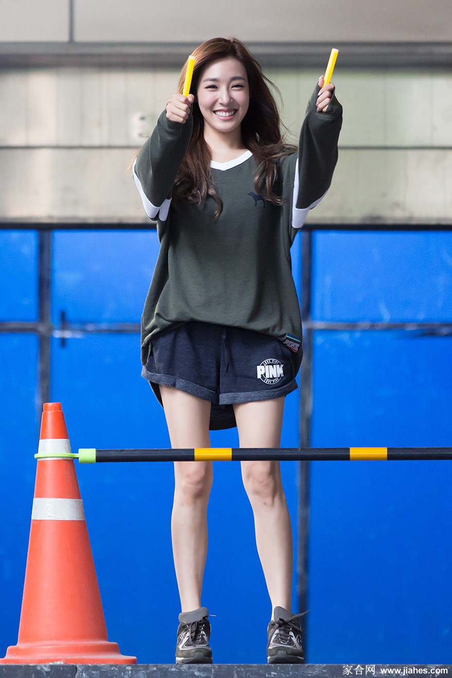 少女时代黄美英tiffany美腿,肉丝,大长腿,现场照,白丝袜,牛仔裤,素颜照,性感照[20]