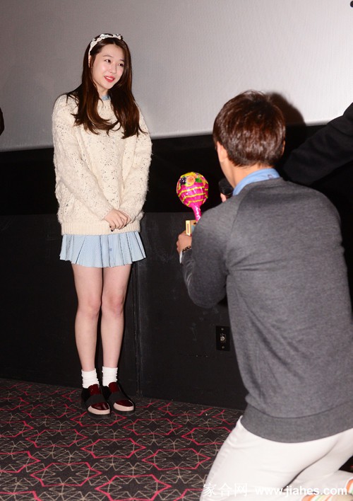 F(x)崔雪莉(Sulli)素颜照,黑丝袜,恨天高,超短裙,脚丫,大白腿,pantyhose,stocking,leg[3]