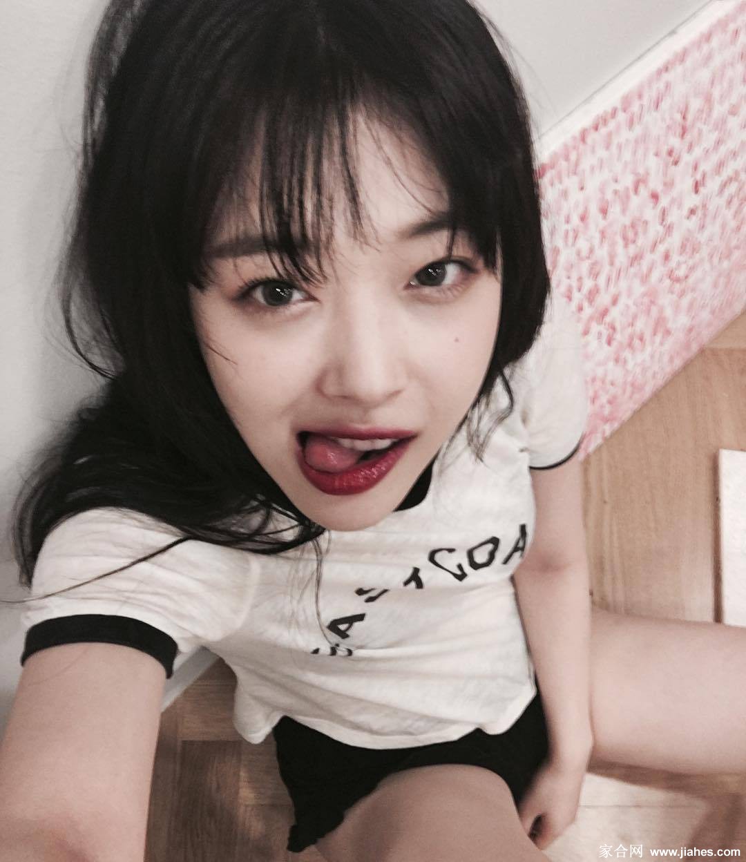 F(x)崔雪莉(Sulli)素颜照,黑丝袜,恨天高,超短裙,脚丫,大白腿,pantyhose,stocking,leg[8]