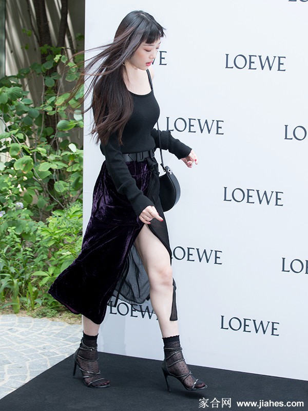 F(x)崔雪莉(Sulli)素颜照,黑丝袜,恨天高,超短裙,脚丫,大白腿,pantyhose,stocking,leg[19]