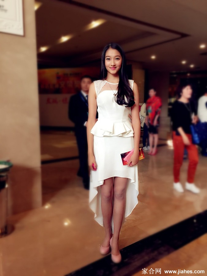 浪漫天降关晓彤空姐制服黑丝素颜照,黑丝袜超短裙大白腿图片[9]