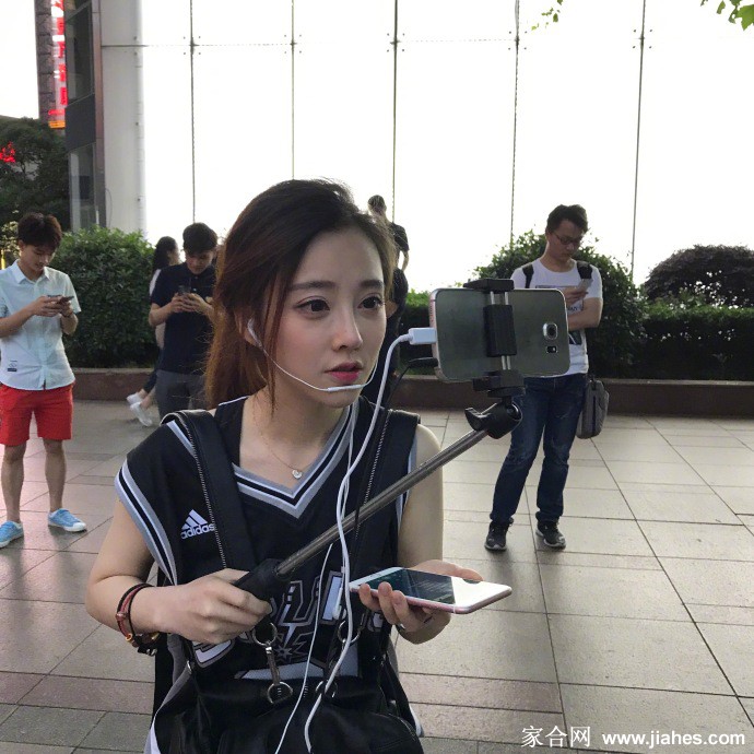 冯提莫生活照,冯提莫裸腿,冯提莫高跟,冯提莫长腿,冯提莫黑丝,冯提莫性感照,冯提莫性感短裙[3]