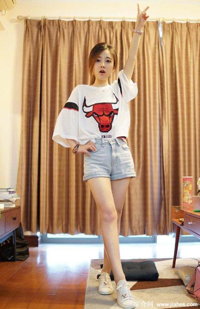 冯提莫素颜照,冯提莫黑丝袜,冯提莫恨天高,冯提莫超短裙,冯提莫脚丫,冯提莫大白腿,冯提莫紧身裤,冯提莫露点[13]