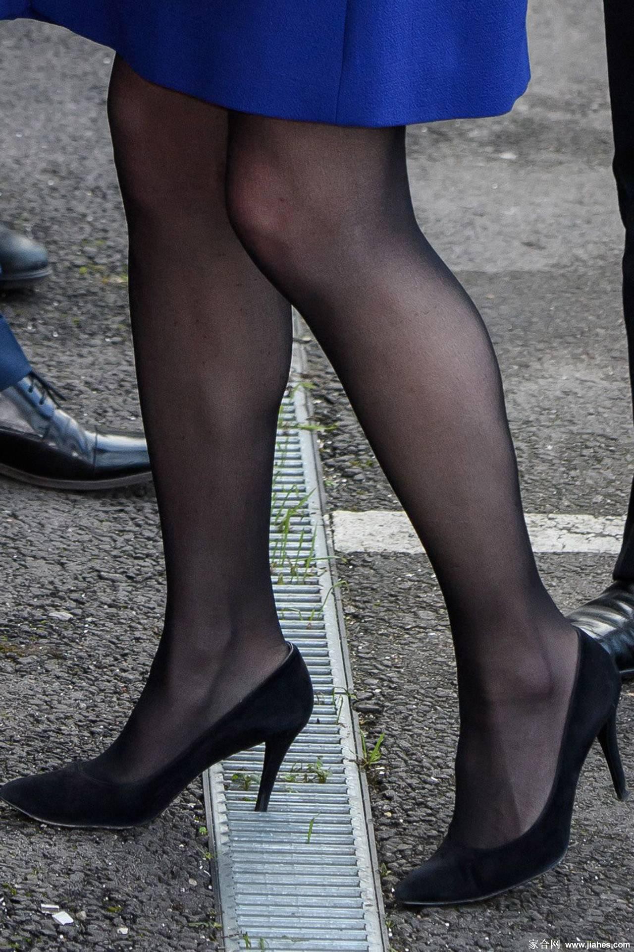 凯特・米德尔顿王妃(Kate Middleton)素颜照,黑丝袜(pantyhose tights),恨天高(highheels),超短裙(upskirt),脚丫,大白腿[7]