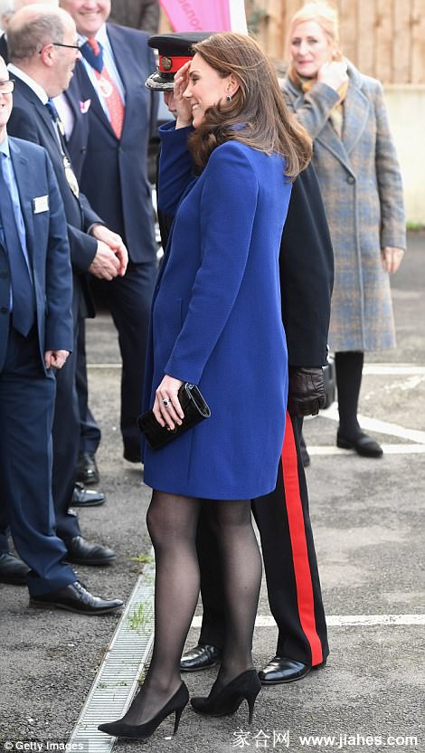 凯特・米德尔顿王妃(Kate Middleton)素颜照,黑丝袜(pantyhose tights),恨天高(highheels),超短裙(upskirt),脚丫,大白腿[13]