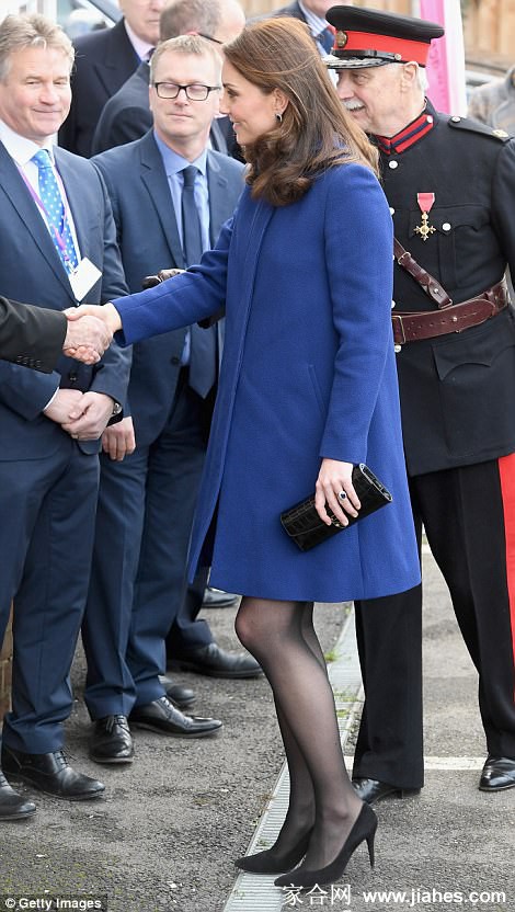 凯特・米德尔顿王妃(Kate Middleton)素颜照,黑丝袜(pantyhose tights),恨天高(highheels),超短裙(upskirt),脚丫,大白腿[14]